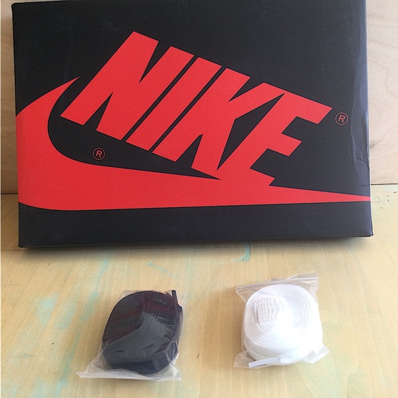 AIR JORDAN 1 RETRO HIGH OG 'DARK MARINA BLUE' - Picture 10 of 12